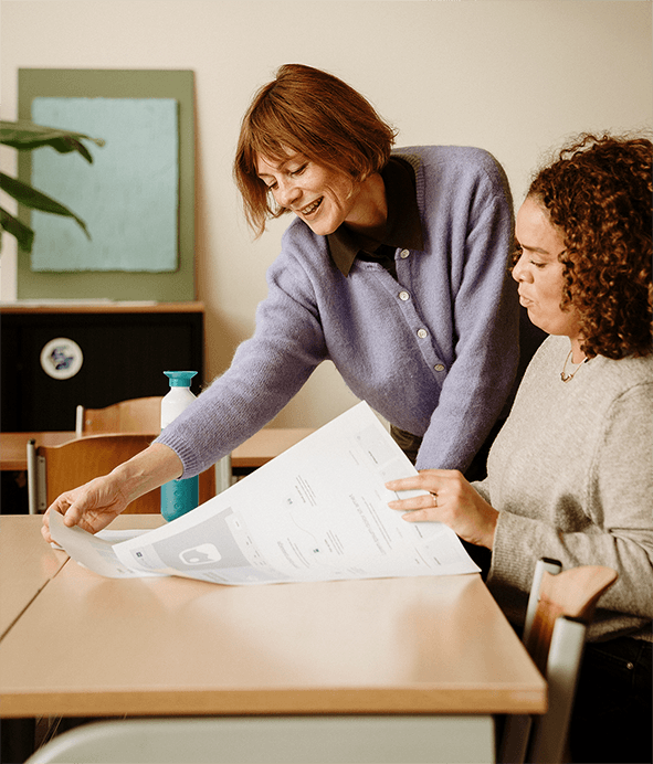 Twee vrouwen aan het werk